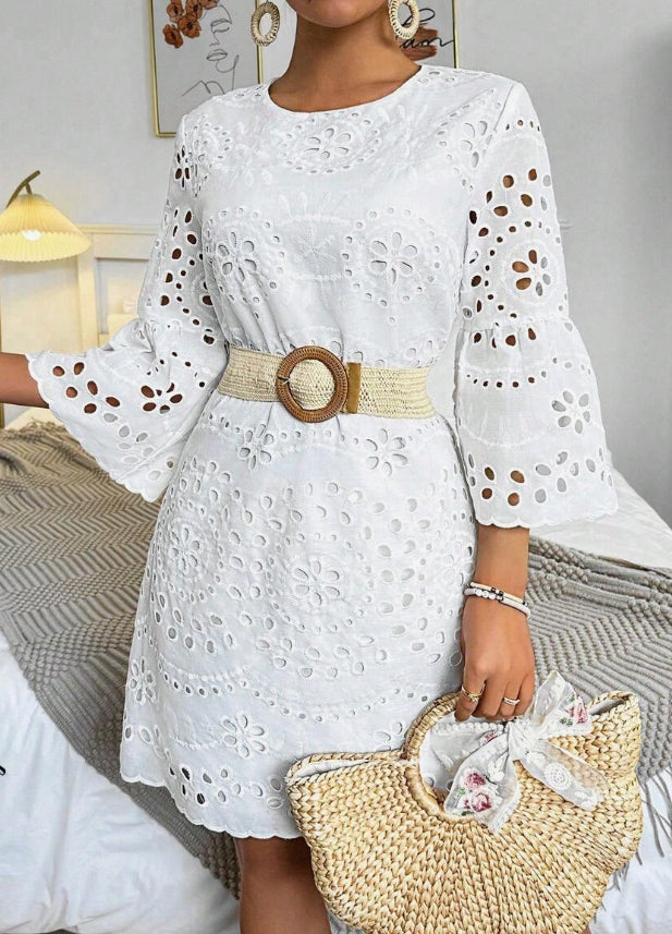 Vestido trompete bordado vazado de cor sólida