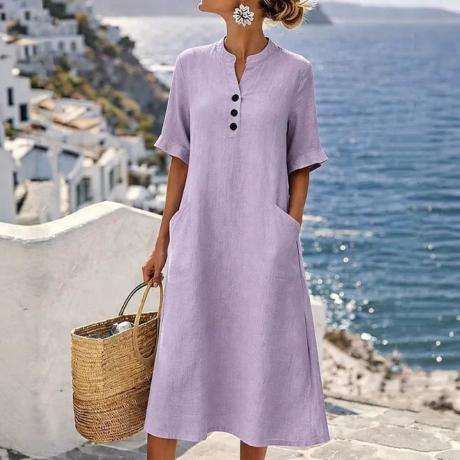Vestido de mulher em algodão com botões e modelagem solta