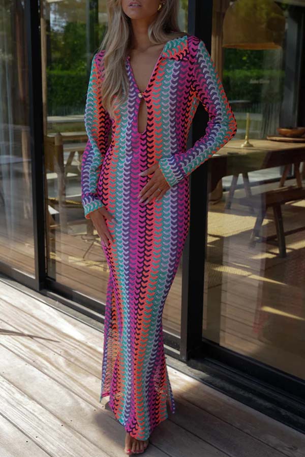 Vestido comprido de malha com estampado exclusivo e racha de manga comprida