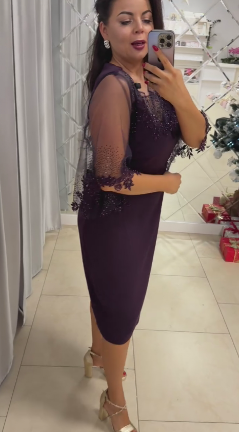 Vestido elegante com detalhes em renda para mulher