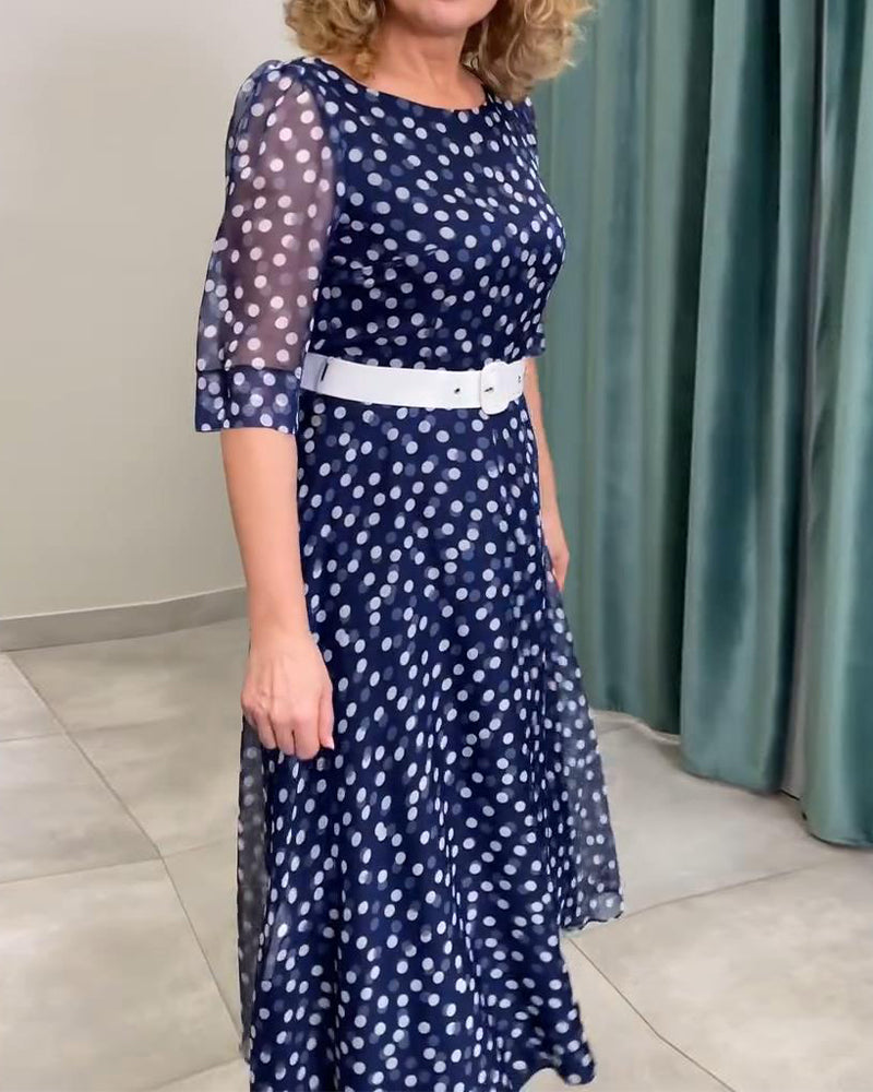 Vestido de manga curta em chiffon com bolinhas
