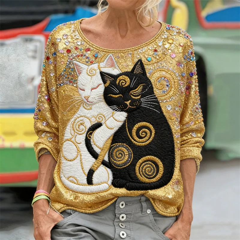 Uma t-shirt confortável com estampado de gatos em preto e branco com glitter