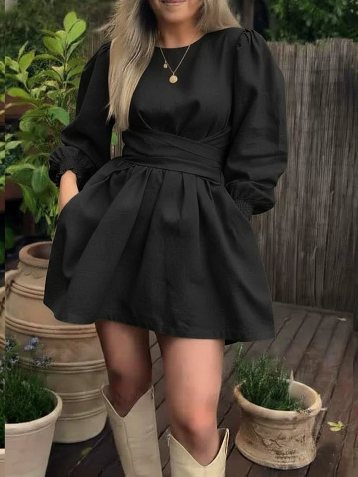 Vestido em linho e algodão com atilhos na cintura