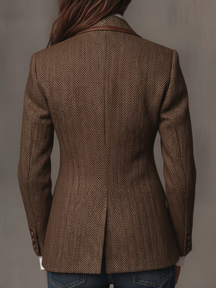 Blazer em tweed espinha de peixe com patchwork estampado