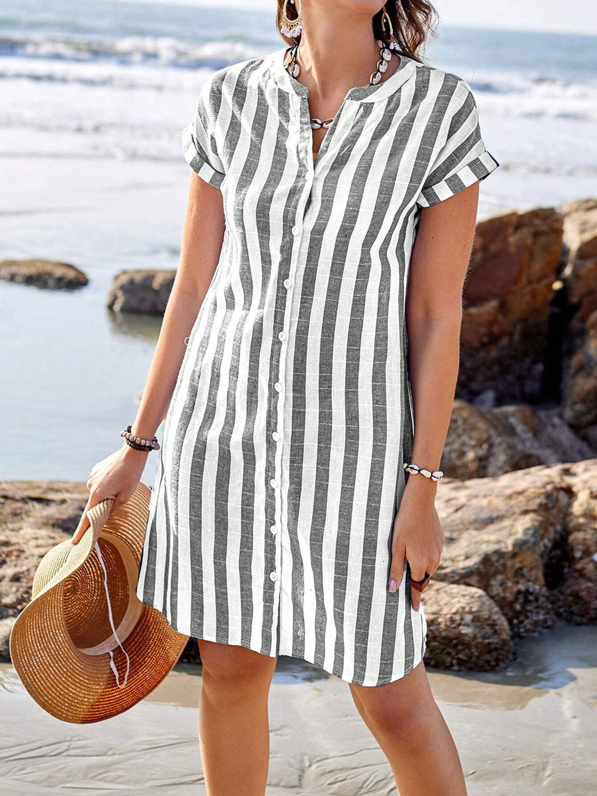 Vestido camiseiro listrado elegante