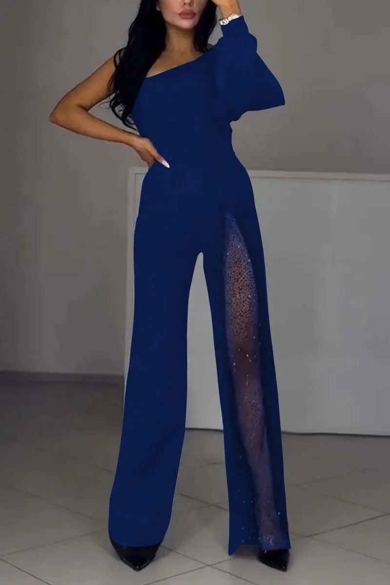 Macacão feminino elegante e sexy com ombros caídos e rachas altas