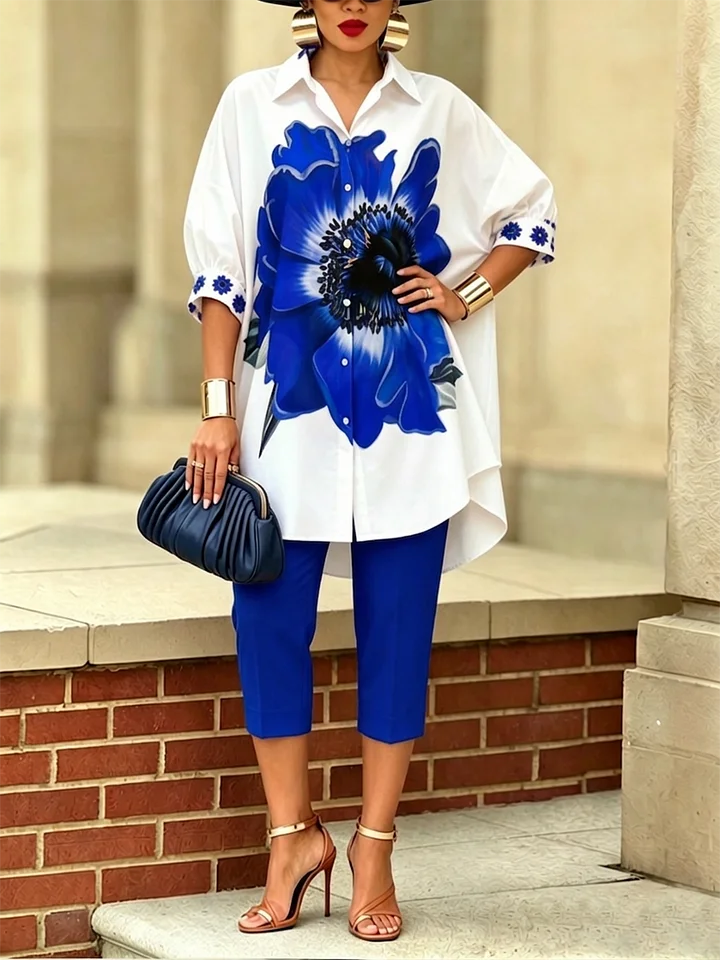 O conjunto artístico e elegante de duas peças inclui uma camisa floral e calças.