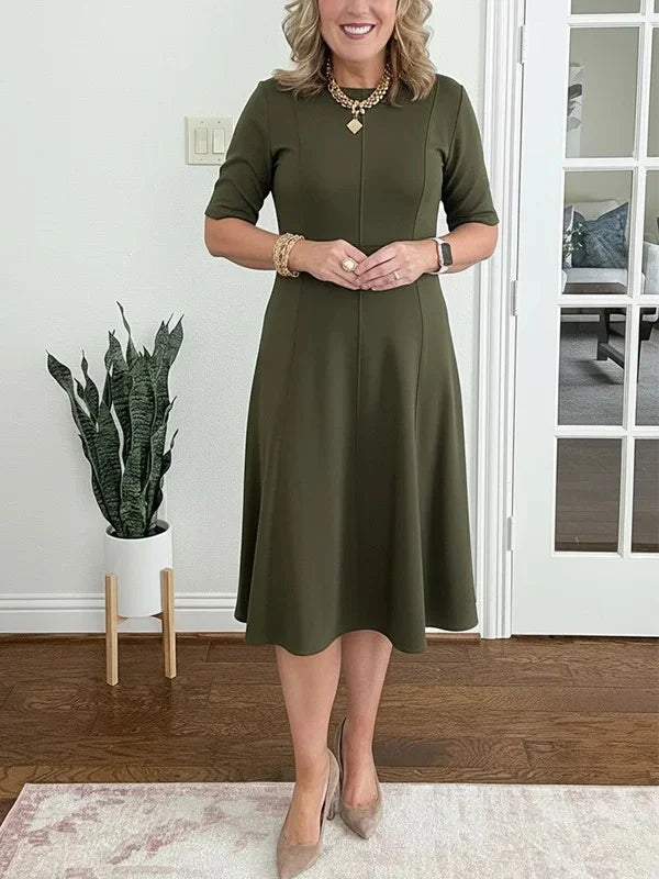 Vestido midi liso com mangas 3/4 e decote redondo