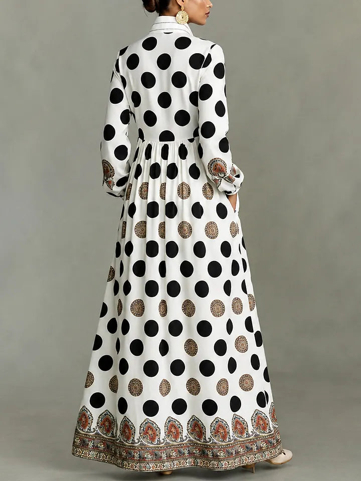 Vestido clássico com estampado de bolinhas e contraste de cores.
