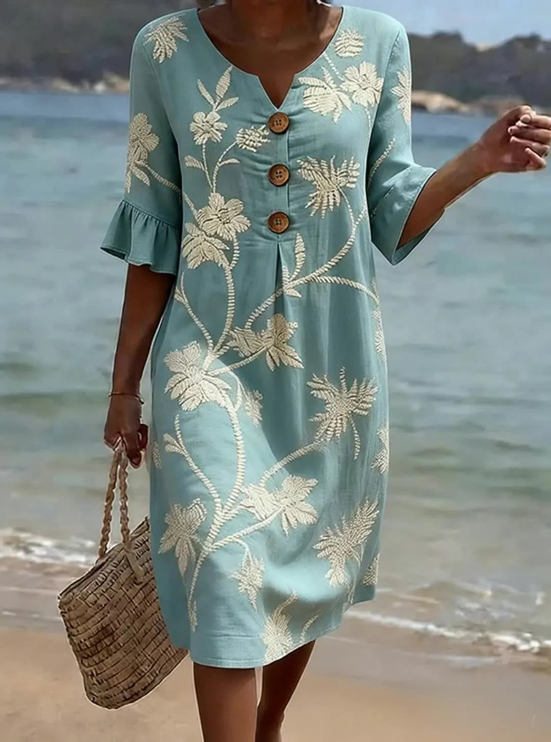 Vestido casual para menina com estampado floral, confecionado em algodão e linho.