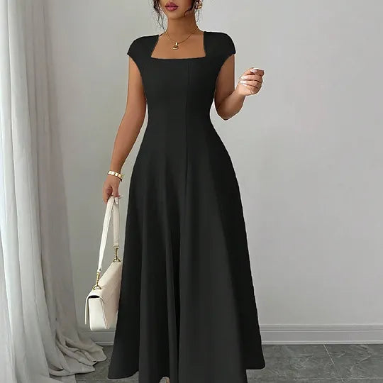 🔥 Elegante vestido de menina em corte evasé, com decote quadrado e modelagem ajustada.