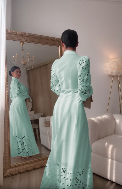 Vestido feminino elegante e moderno com mangas compridas vazadas