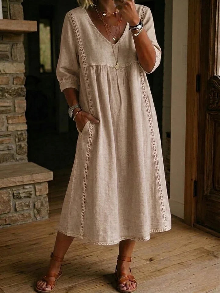 Vestido solto e casual com patchwork, renda, linho e algodão.