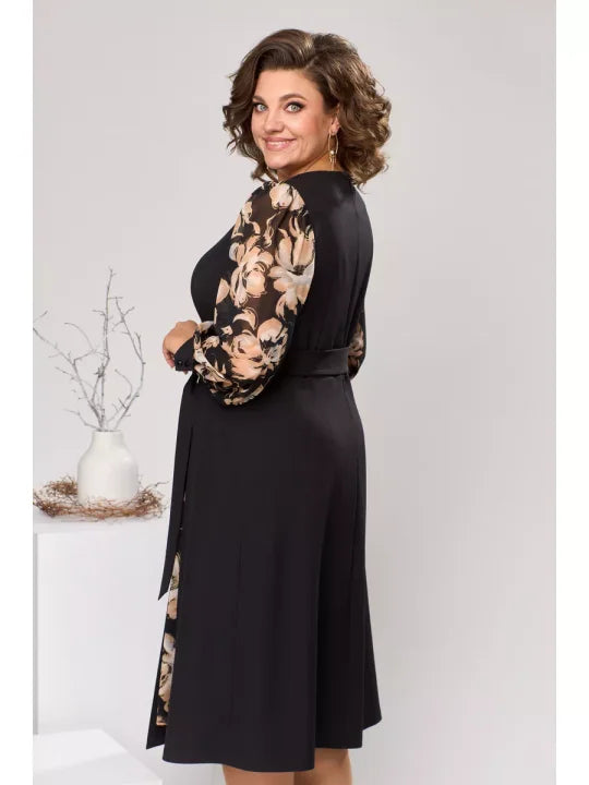 Vestido plus size preto e prateado com estampado e mangas a três quartos com folhos
