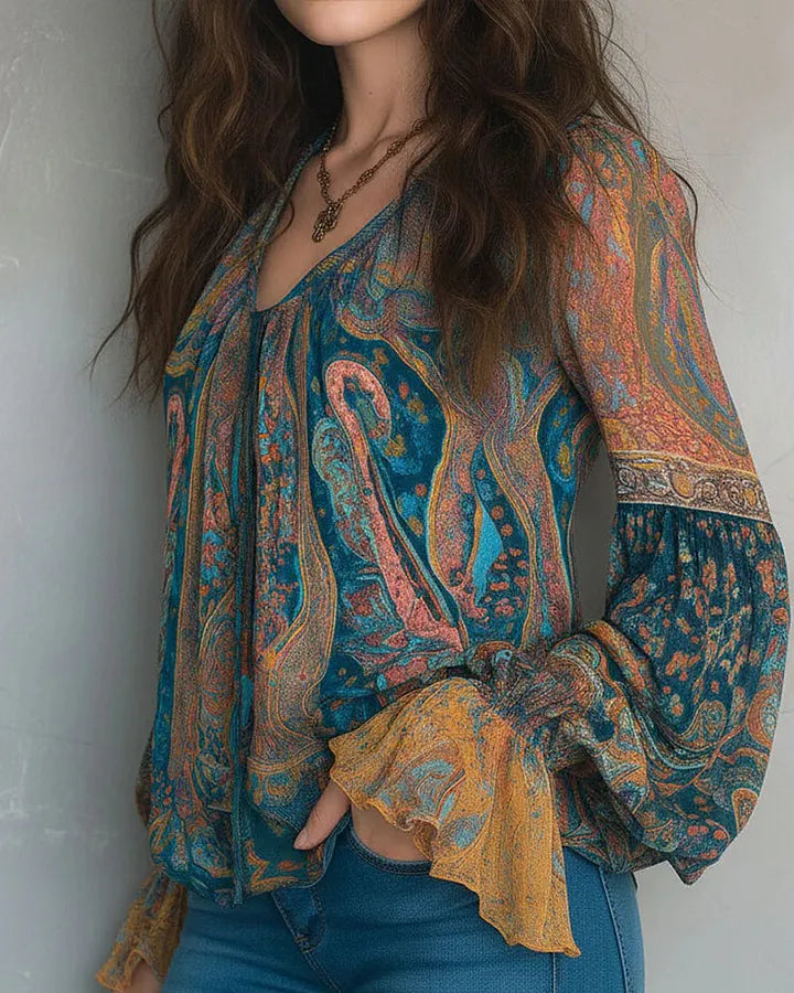 Blusa de mulher estilo boho com mangas flare e decote em V.