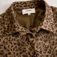 Casaco retro com estampa de leopardo feito de camurça ecológica