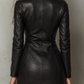 Vestido retro curto com fecho e bolso, confecionado em ecopele 2025
