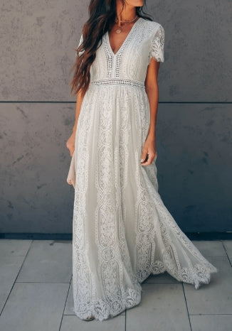 Vestido longo de renda com decote em V e mangas curtas