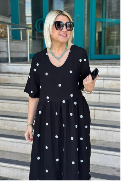 Vestido comprido em algodão com decote em V e bordado às bolinhas preto