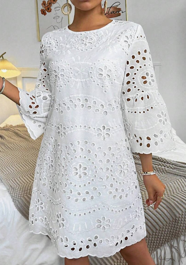 Vestido trompete bordado vazado de cor sólida