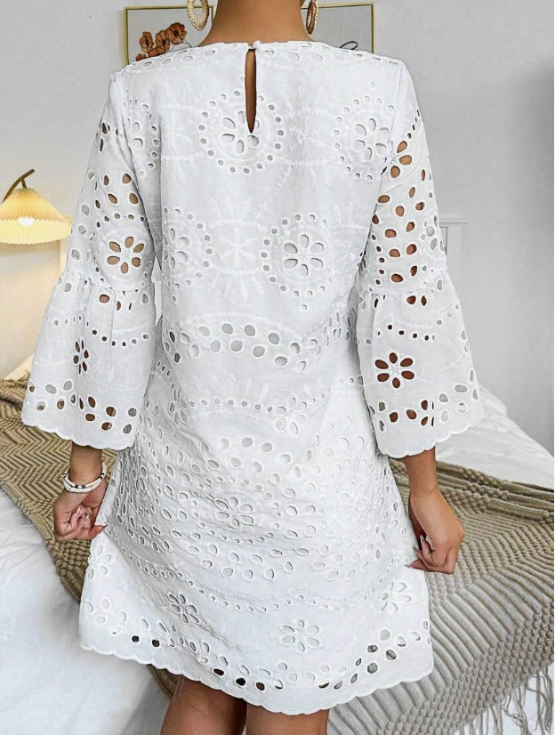 Vestido trompete bordado vazado de cor sólida