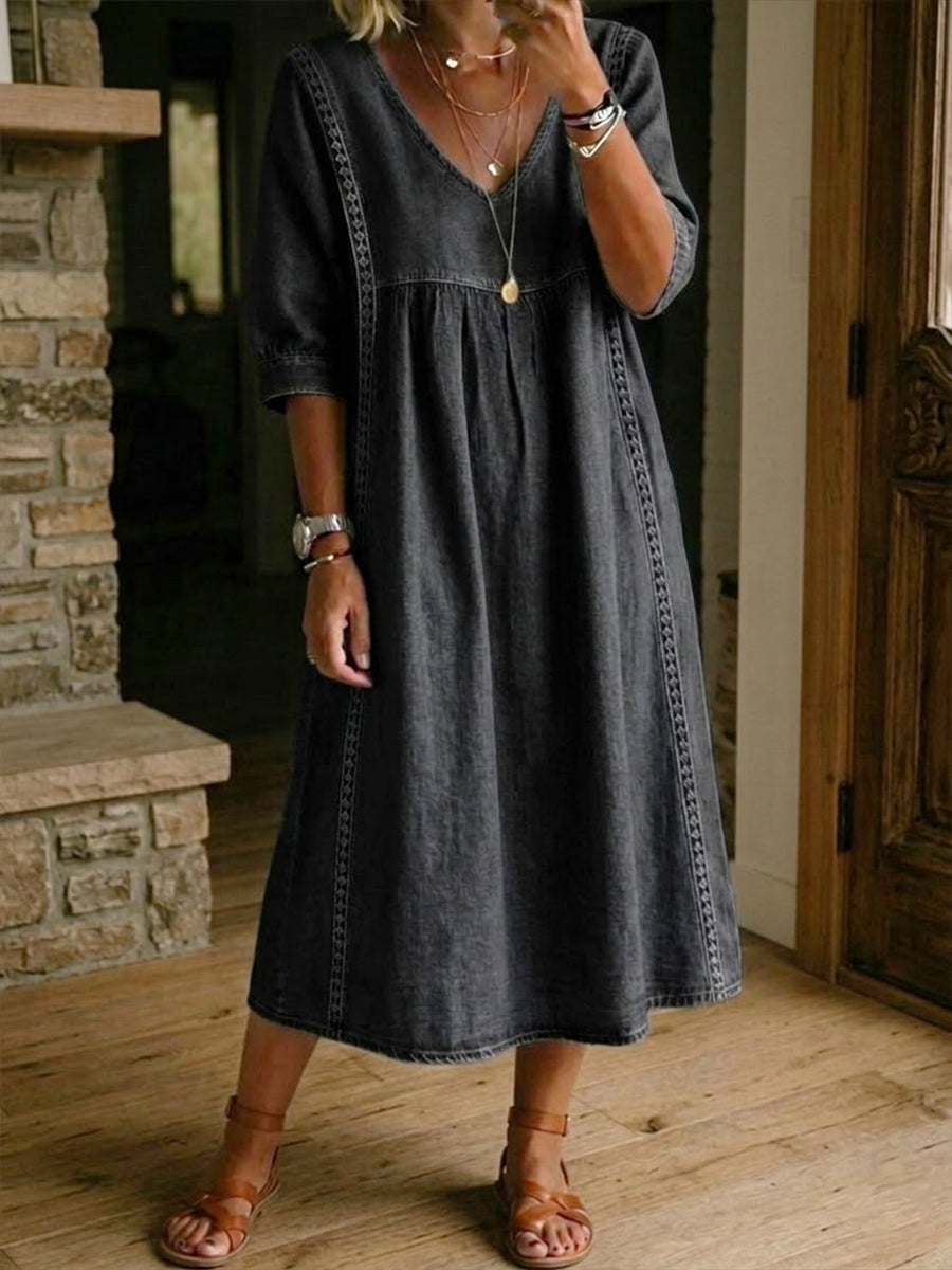 Vestido de ganga para menina com detalhes em renda – modelo casual e solto com estilo vintage.