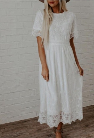 Vestido de gola redonda estampado com renda pura