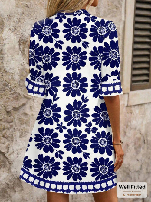 Vestido casual com estampado resort azul e branco