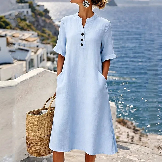 Vestido de mulher em algodão com botões e modelagem solta
