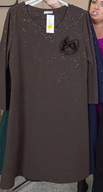 Vestido elegante com gola redonda