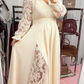 Vestido comprido bordado com gola alta