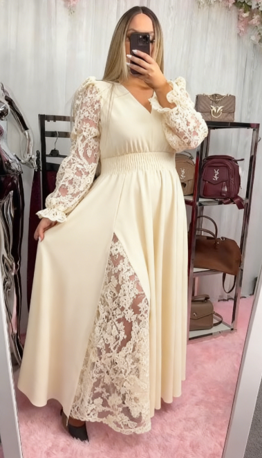 Vestido comprido bordado com gola alta