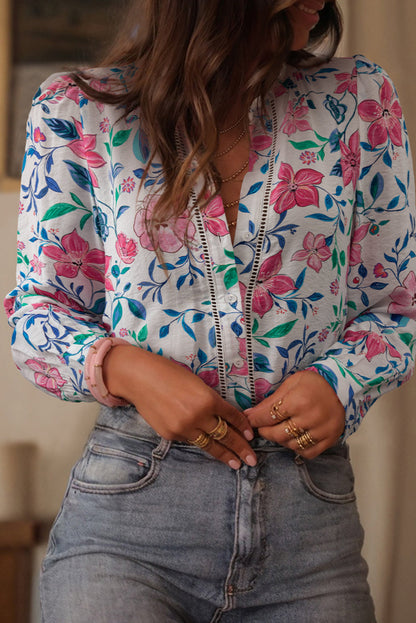 Camisa de manga comprida com botões e estampado floral rosa e detalhes em renda