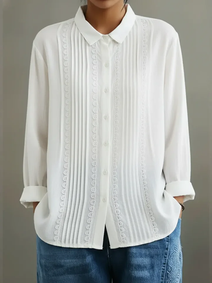 Camisa de senhora em linho e algodão com detalhes em renda e aplicações