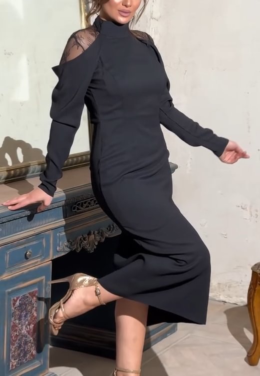 Vestido com design bordado em renda
