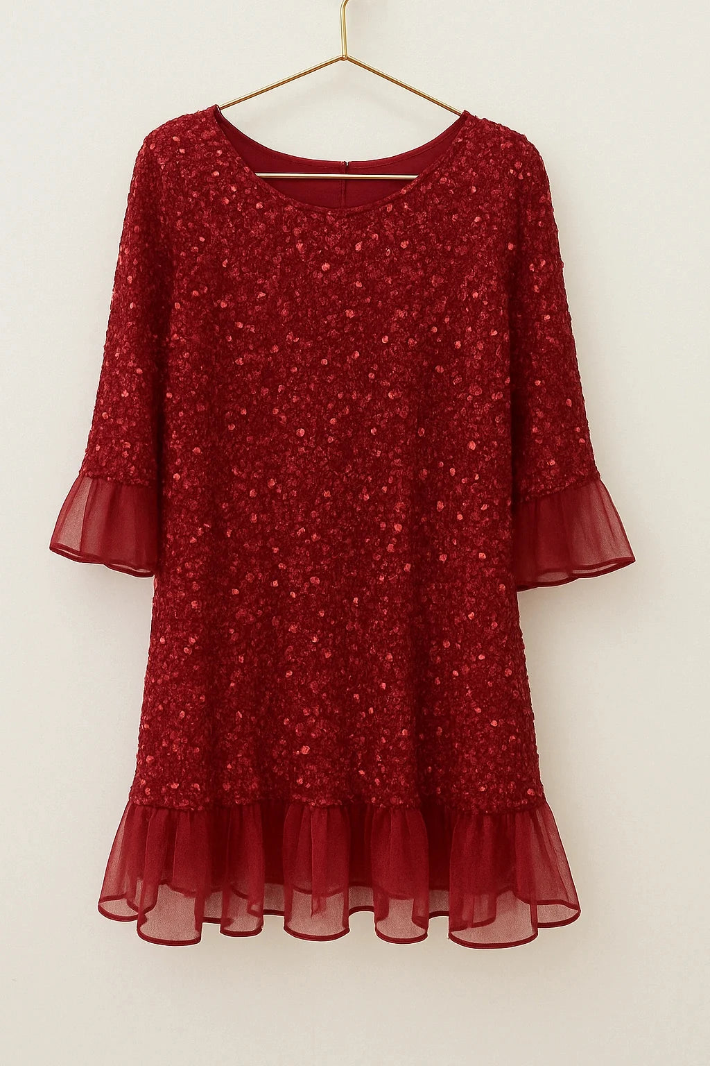 Vestido com tule franzido e lantejoulas