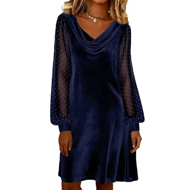 Vestido feminino elegante de malha, com lapelas e comprimento até o joelho.