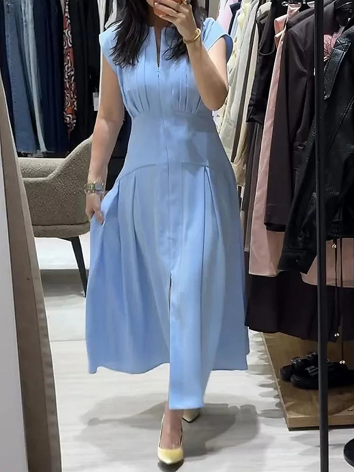 Vestido de senhora em algodão e linho, liso, sem mangas, com decote em V e corte largo.