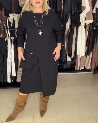 Vestido de menina com decote redondo, racha e bolsos