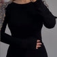 Blusa casual para mulher com gola redonda e detalhes vazados em strass