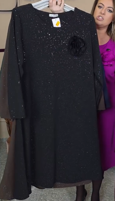 Vestido elegante com gola redonda
