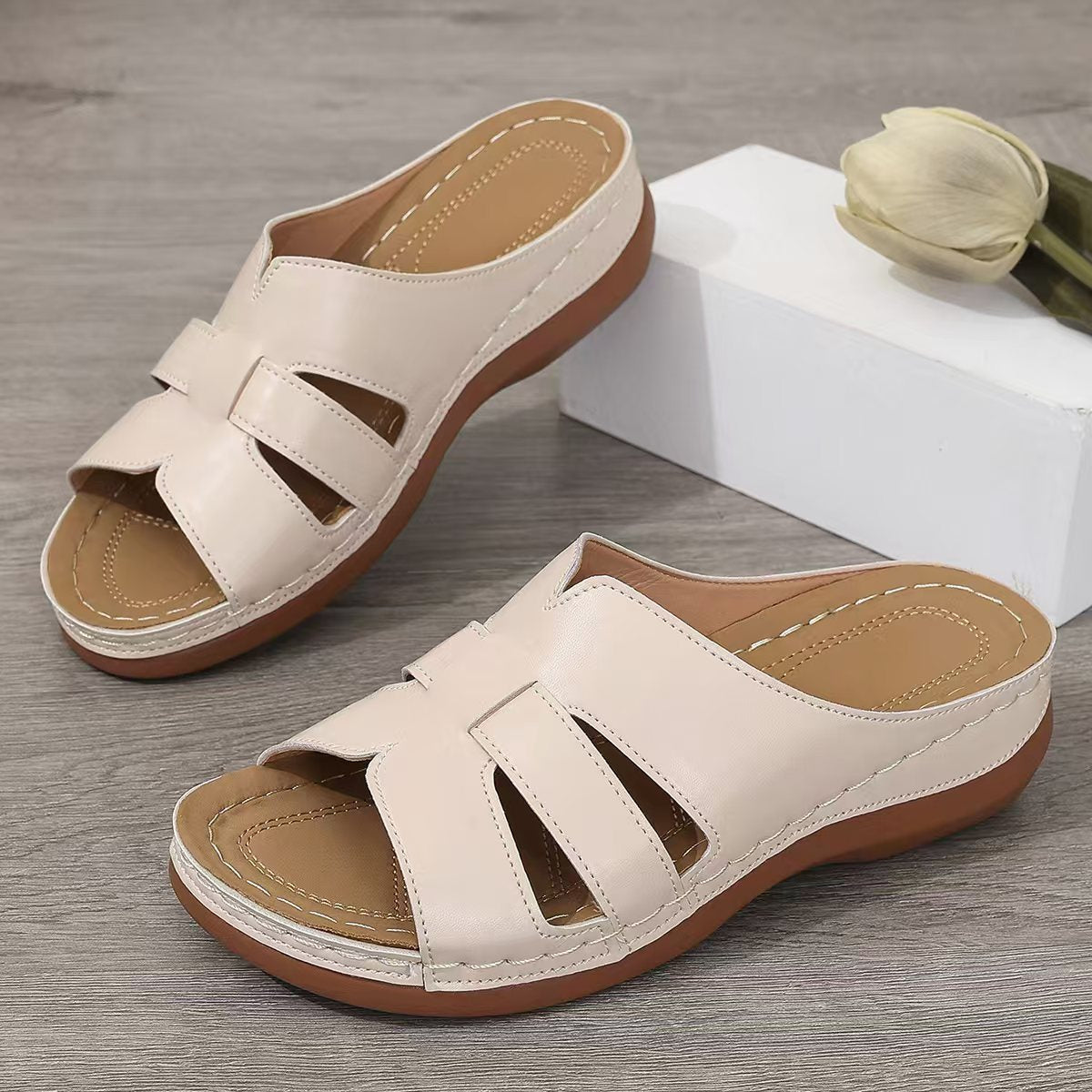 Pantufas ortopédicas de senhora em pele com bico aberto