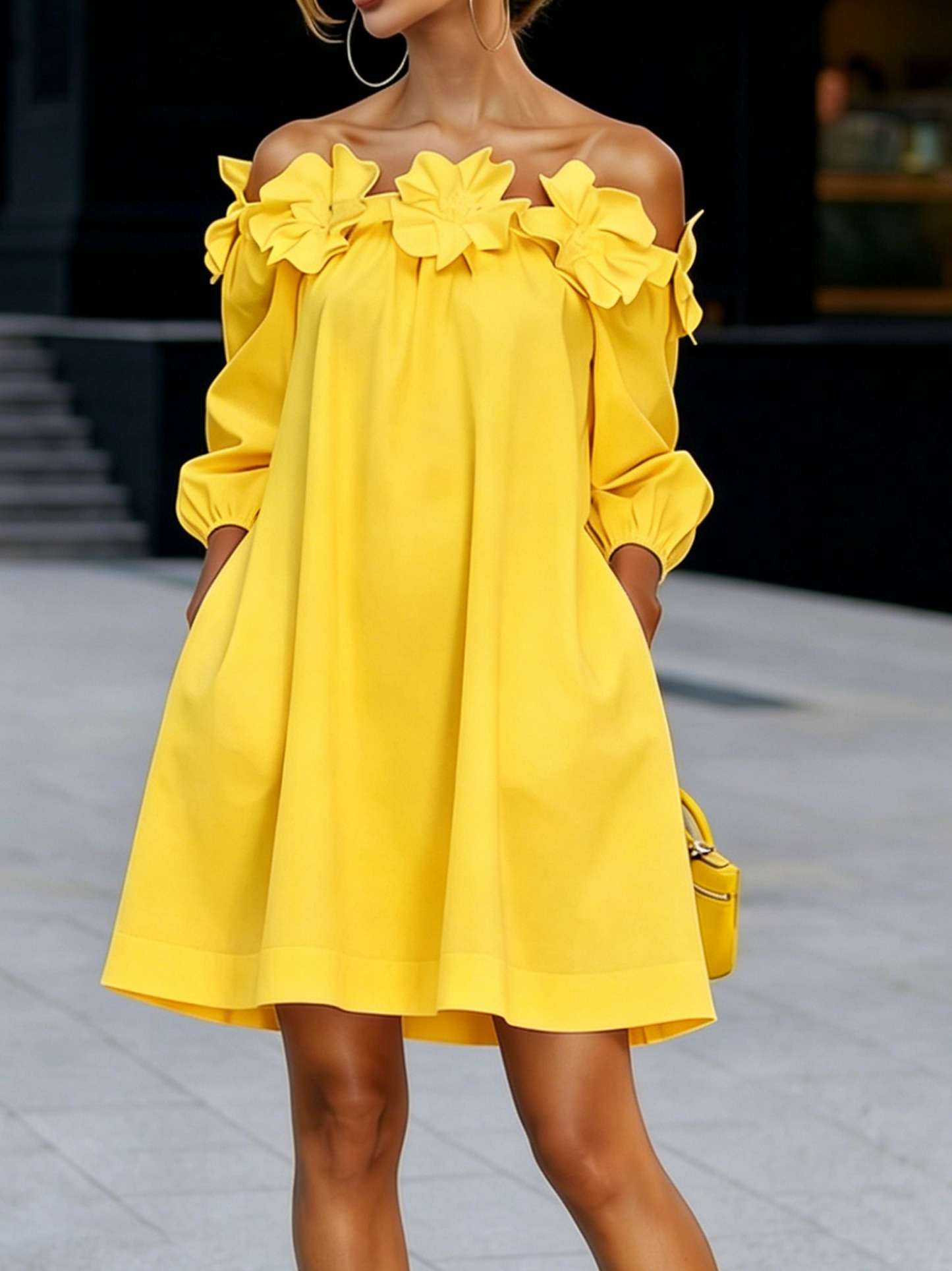 Elegante minivestido de cor única, corte em A e decote ombro a ombro.