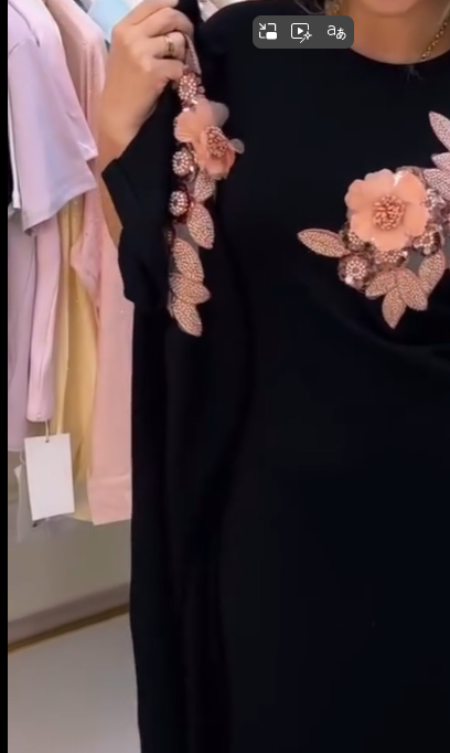 Vestido de verão para mulher com estampado de flores e cor sólida