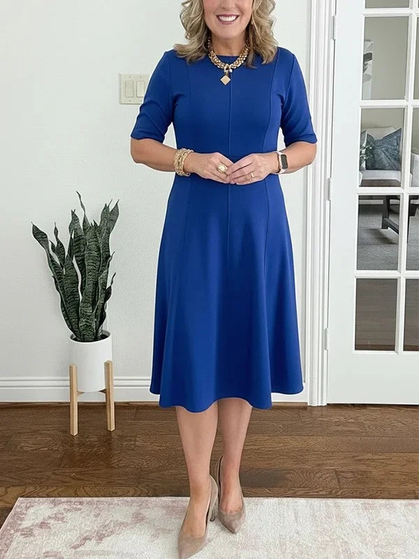 Vestido midi liso com mangas 3/4 e decote redondo