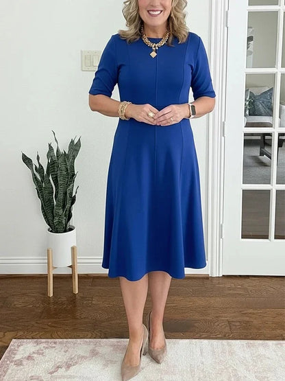 Vestido midi liso com mangas 3/4 e decote redondo