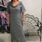 Vestido em chiffon com decote em V e strass