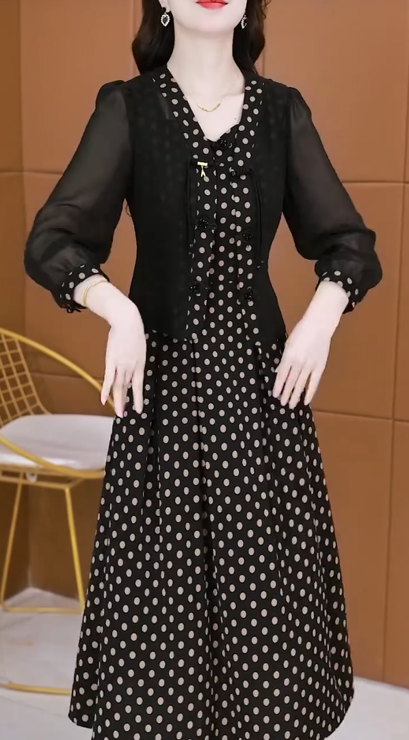 Vestido de menina às bolinhas + casaquinho de chiffon