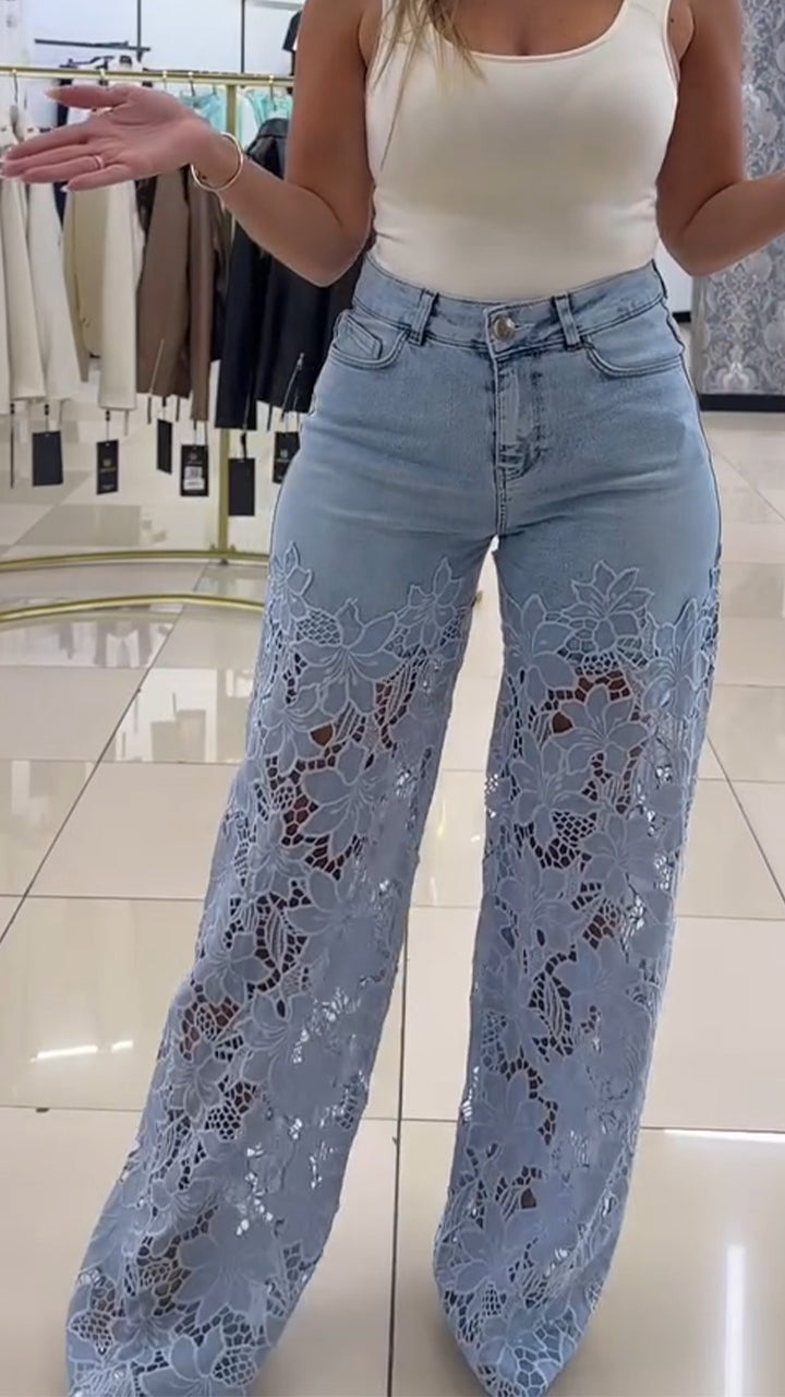 Calça de ganga feminina com patchwork e renda vazada