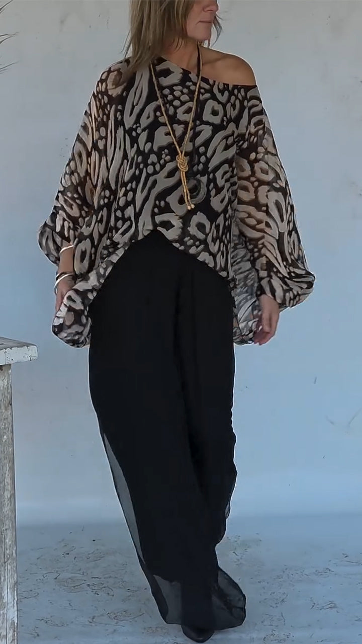Conjunto casual para menina com blusa e calças estampadas e decote redondo